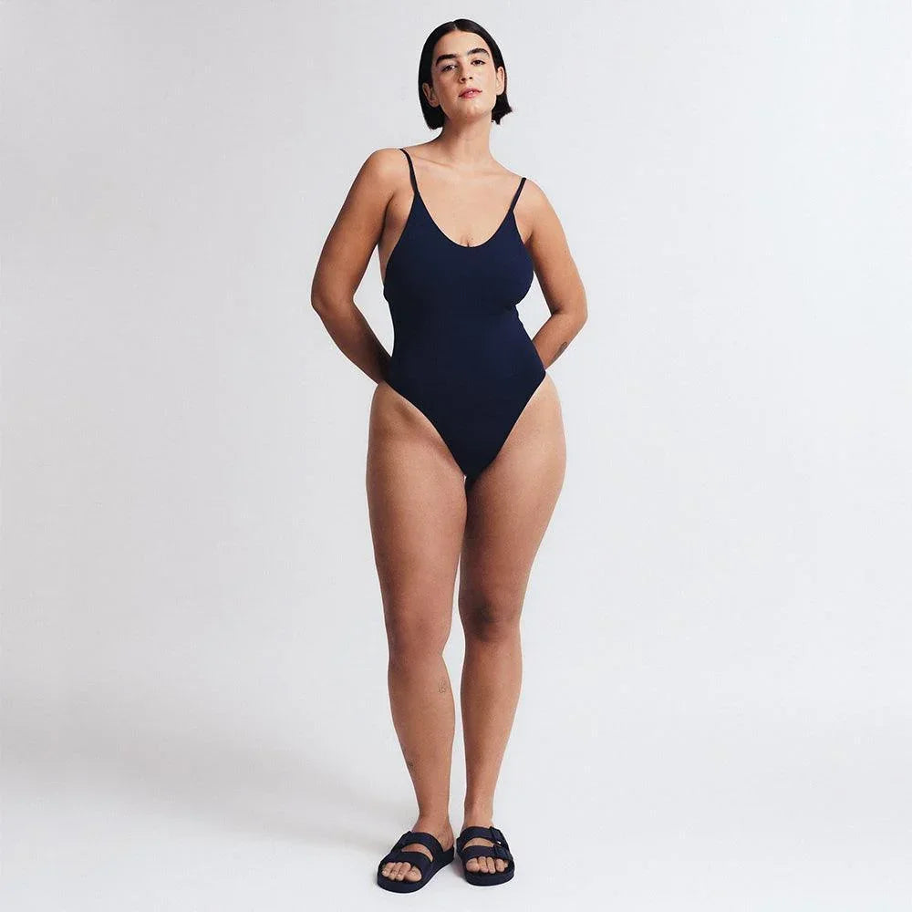 Maiô Timeless Deep Cut